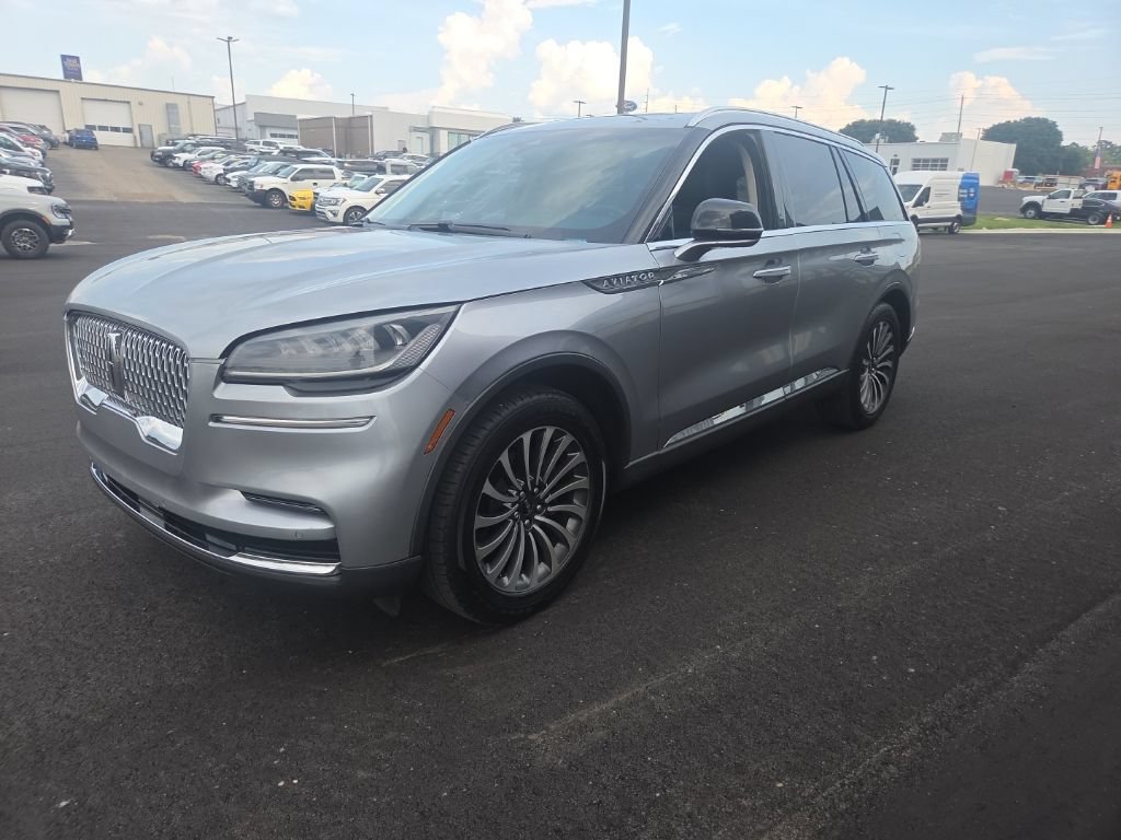 Used 2024 Lincoln Aviator 2WD w/ Premium Package image 3