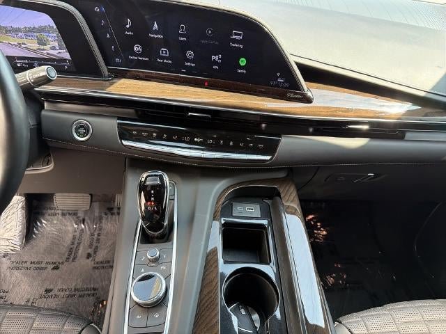 Certified 2024 Cadillac Escalade Premium Luxury Platinum AWD/4WD image 32