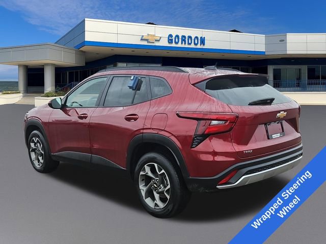 Used 2025 Chevrolet Trax LT w/ LT Convenience Package image 8