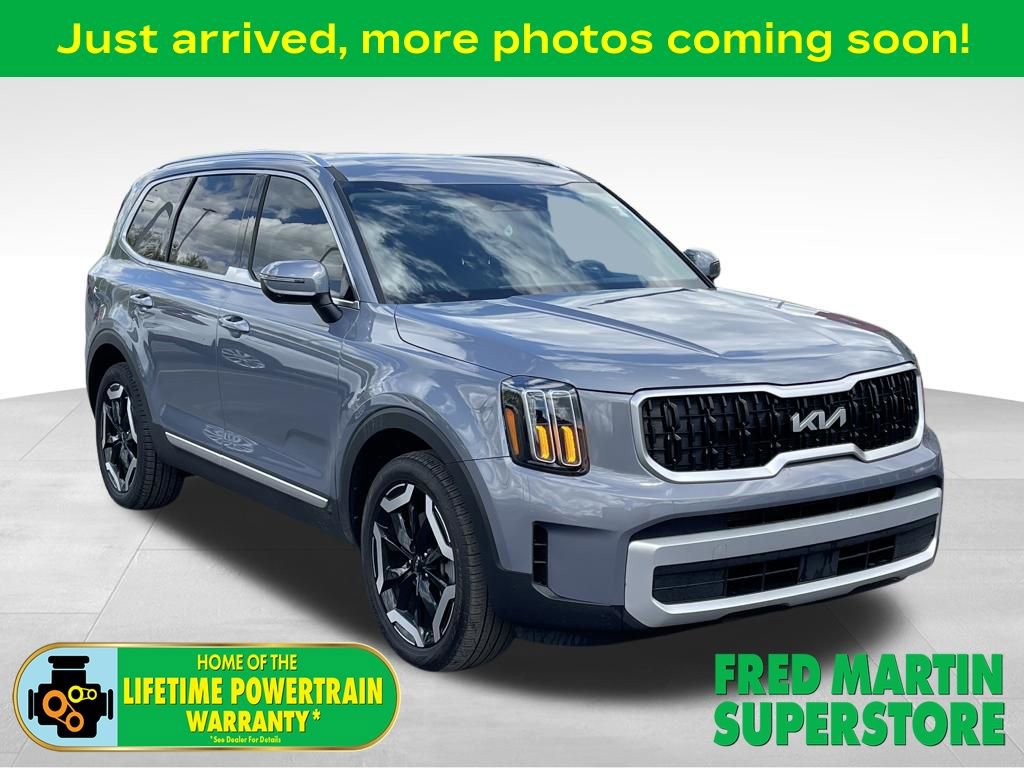 Used 2024 Kia Telluride EX w/ EX Captain's Chair Package