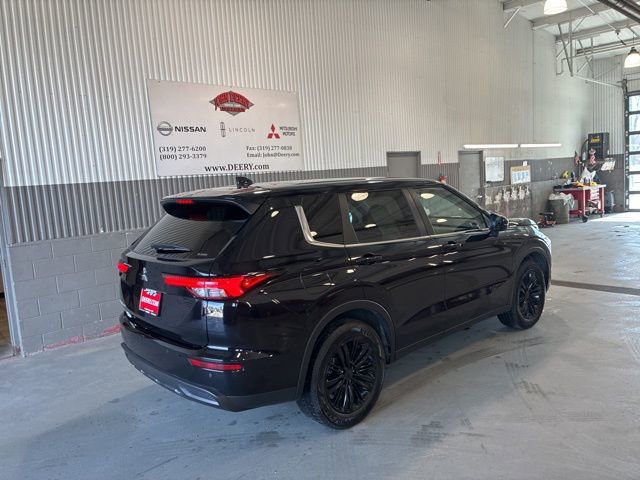 Used 2024 Mitsubishi Outlander ES image 3