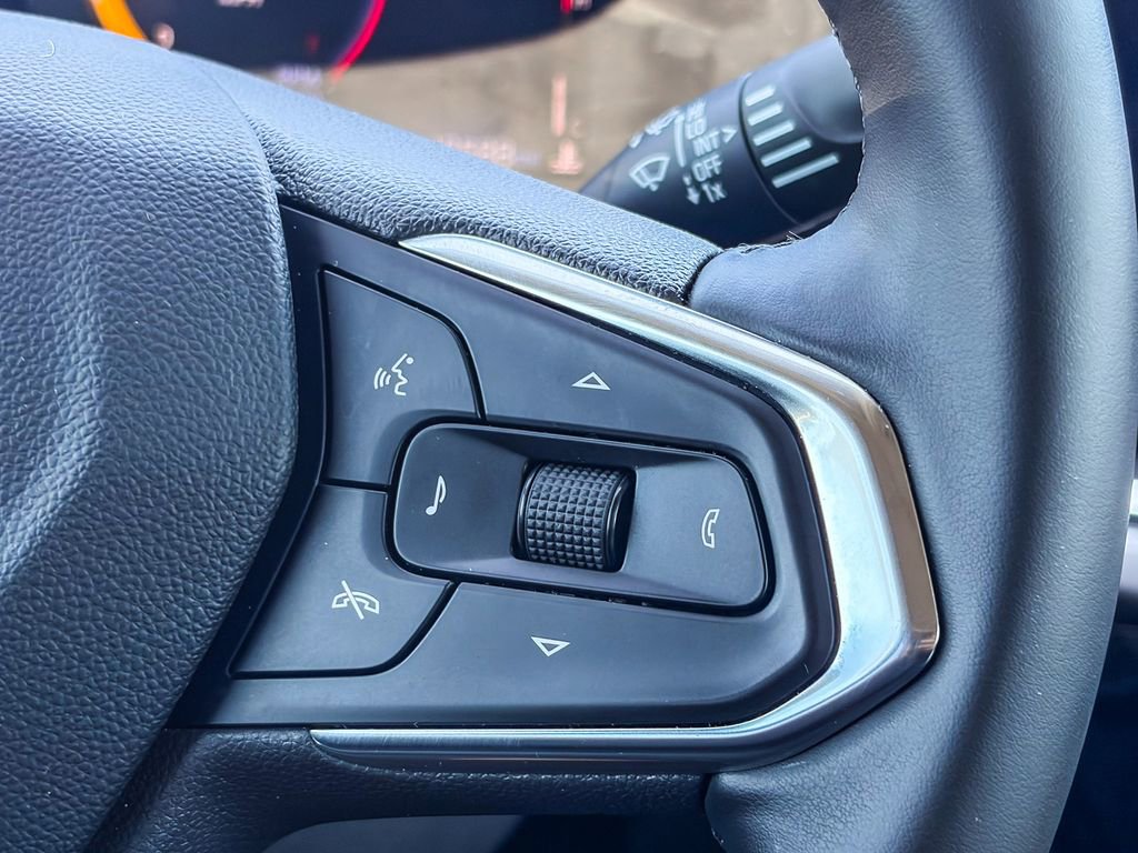 Used 2025 Chevrolet Trax ACTIV w/ Sunroof Package FWD image 19