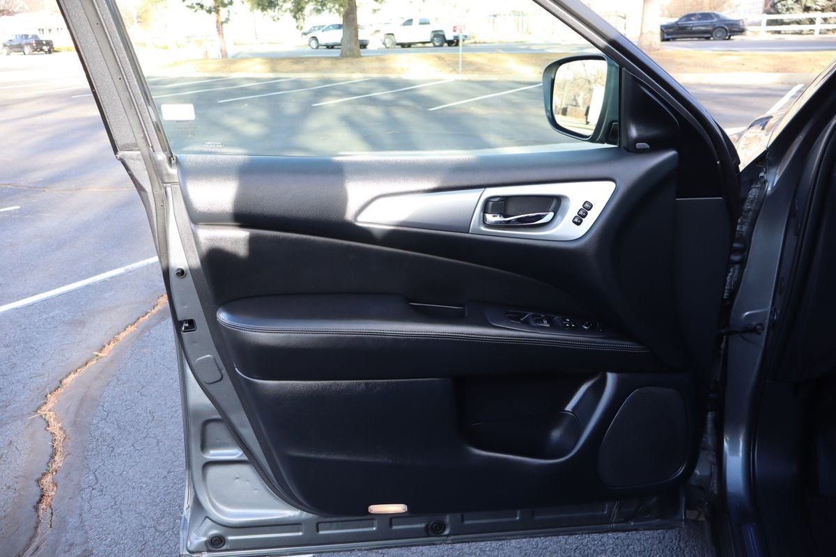 Used 2019 Nissan Pathfinder SL AWD/4WD image 25