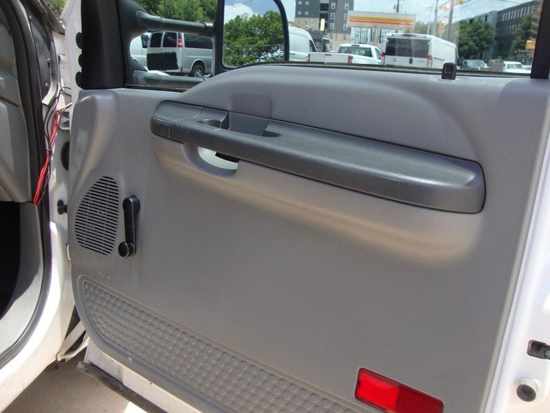 Used 2004 Ford F350 XL RWD image 11