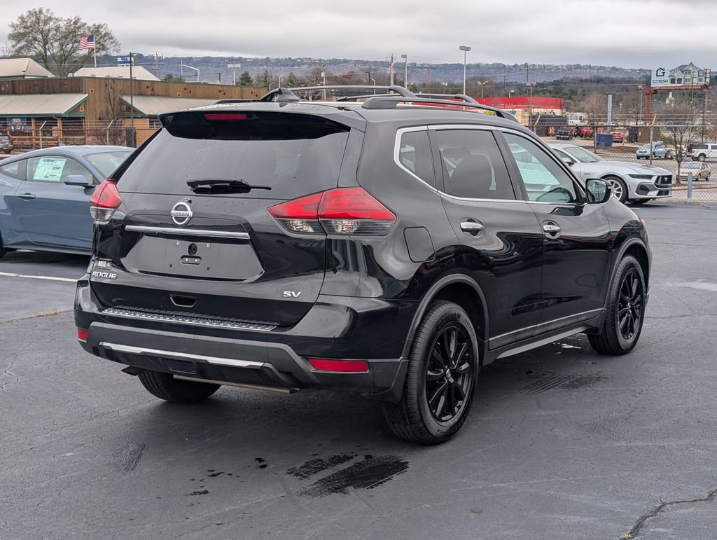 Used 2017 Nissan Rogue SV w/ Midnight Edition image 6