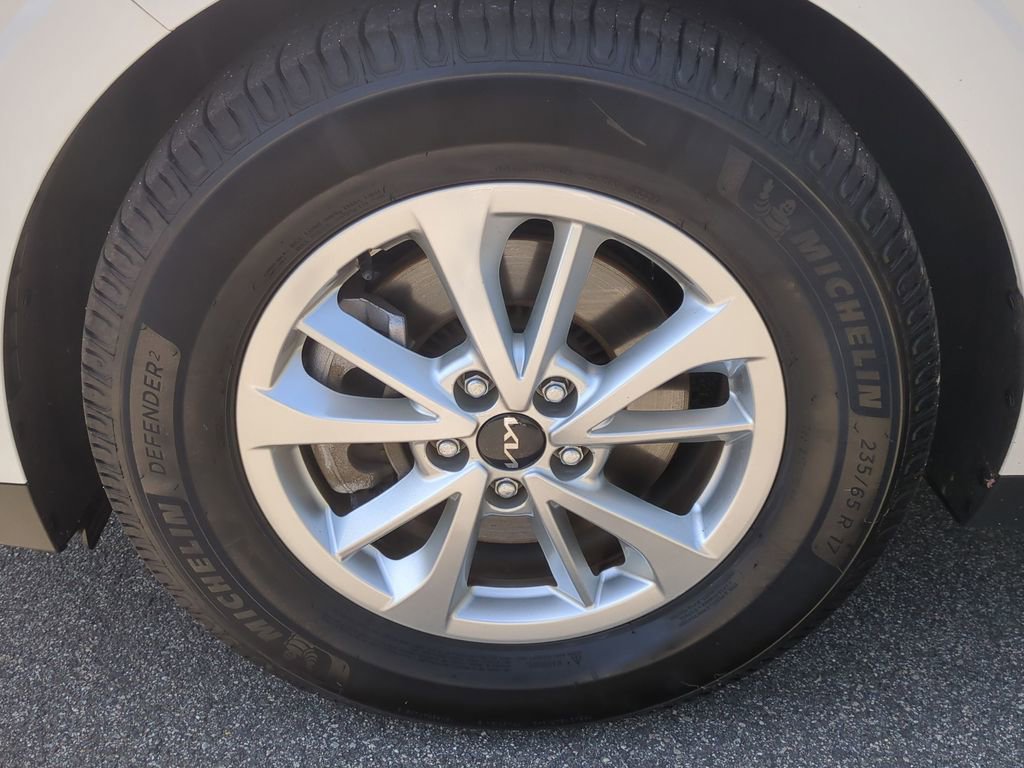 Used 2022 Kia Carnival LX image 10