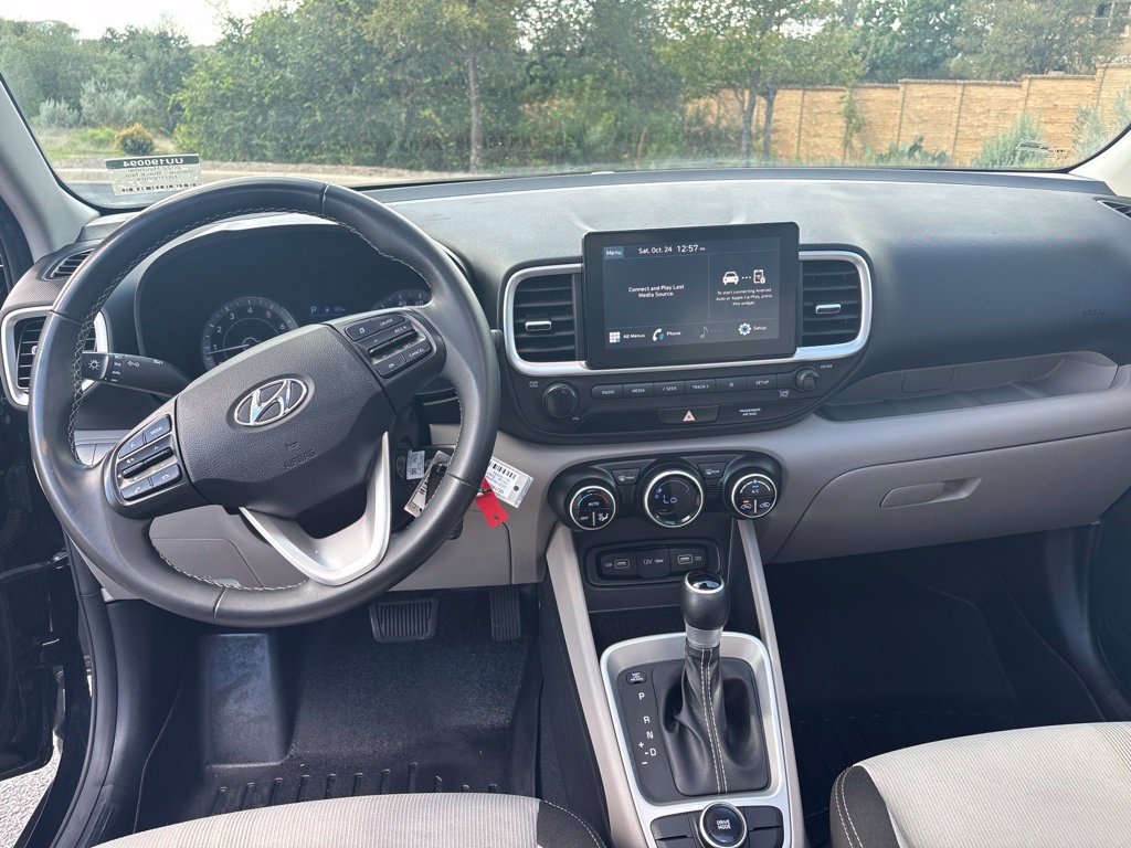 Used 2022 Hyundai Venue SEL FWD image 18