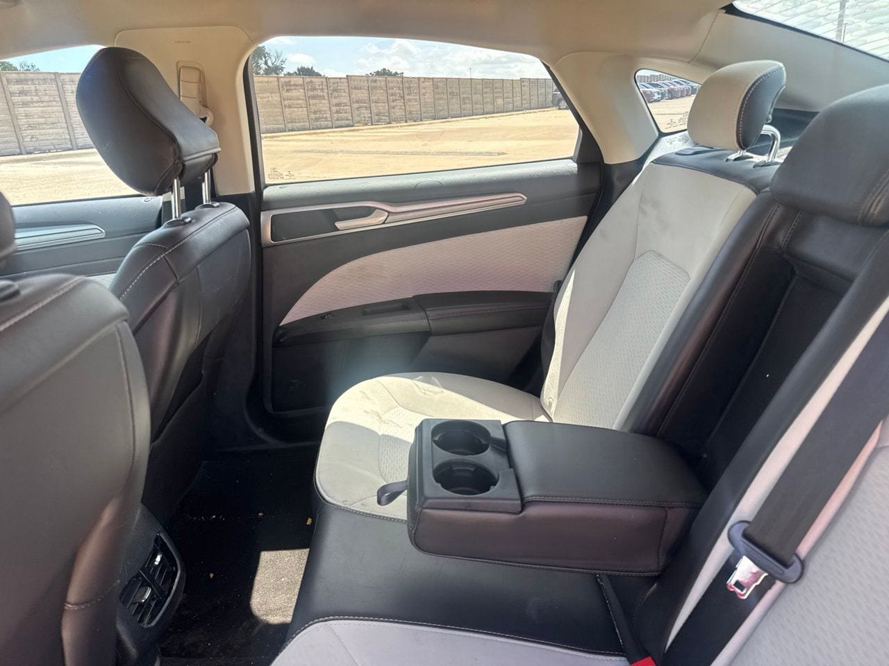 Used 2020 Ford Fusion SE w/ Equipment Group 151A FWD image 33