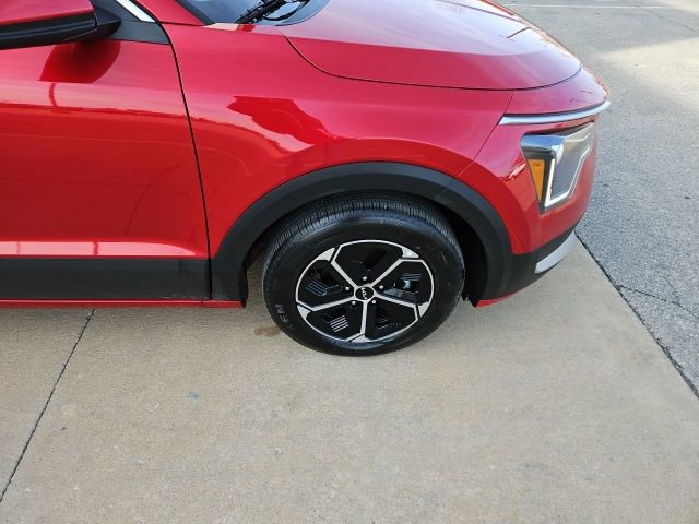 Used 2025 Kia Niro EX image 9