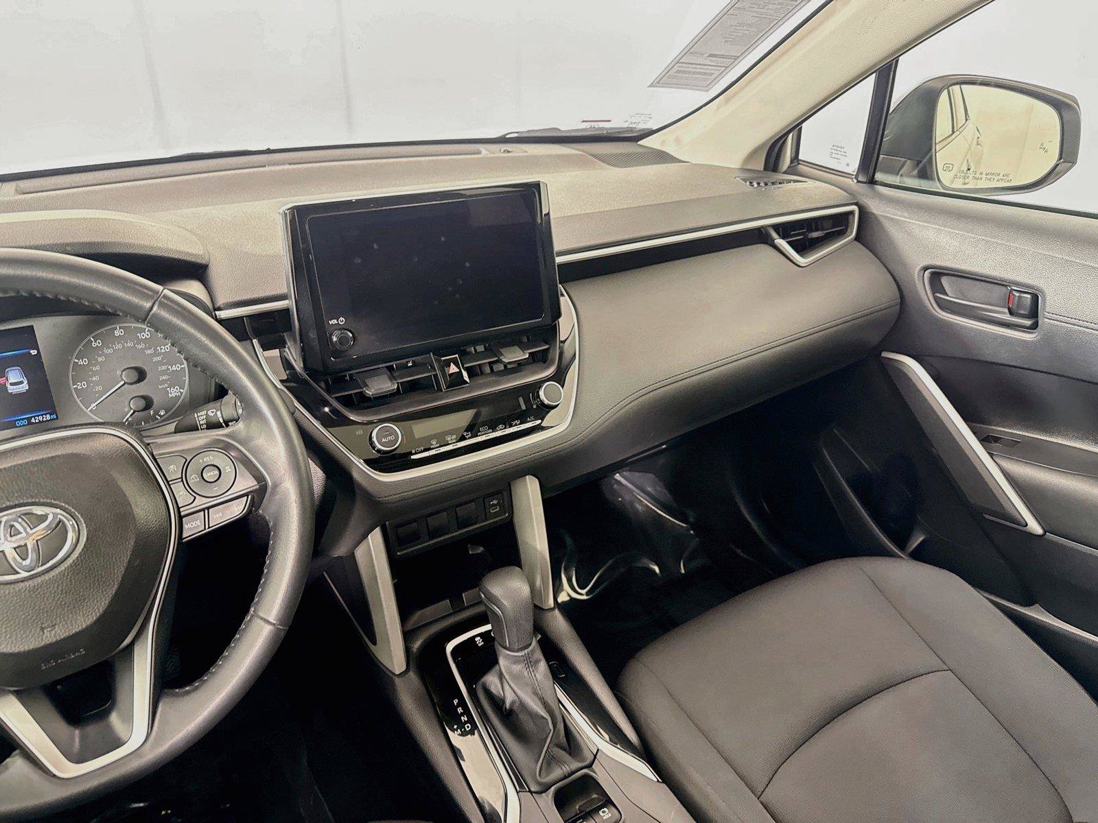Used 2025 Toyota Corolla Cross LE w/ Moonroof Package AWD/4WD image 33