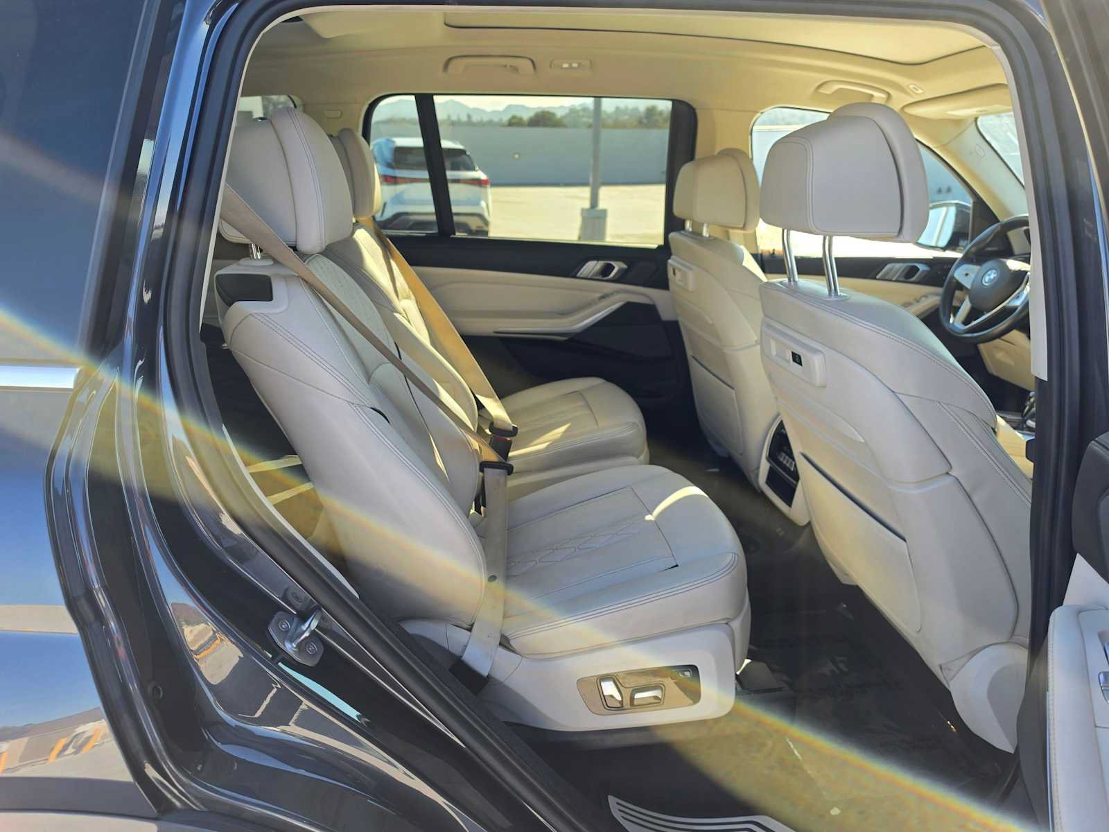 Used 2020 BMW X7 xDrive40i w/ Premium Package AWD/4WD image 12