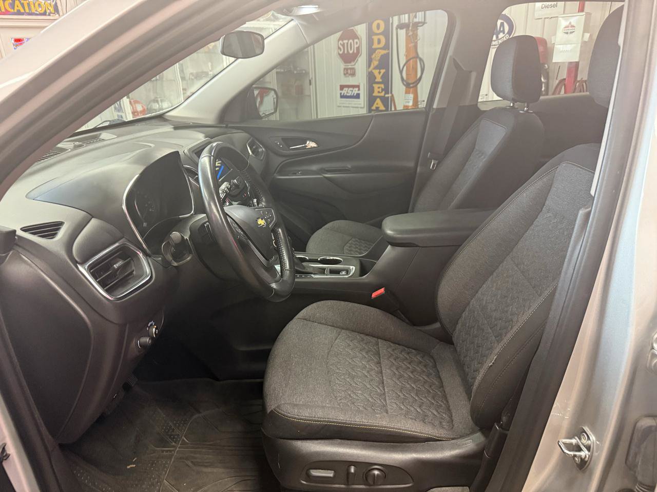 Used 2022 Chevrolet Equinox LT FWD image 11