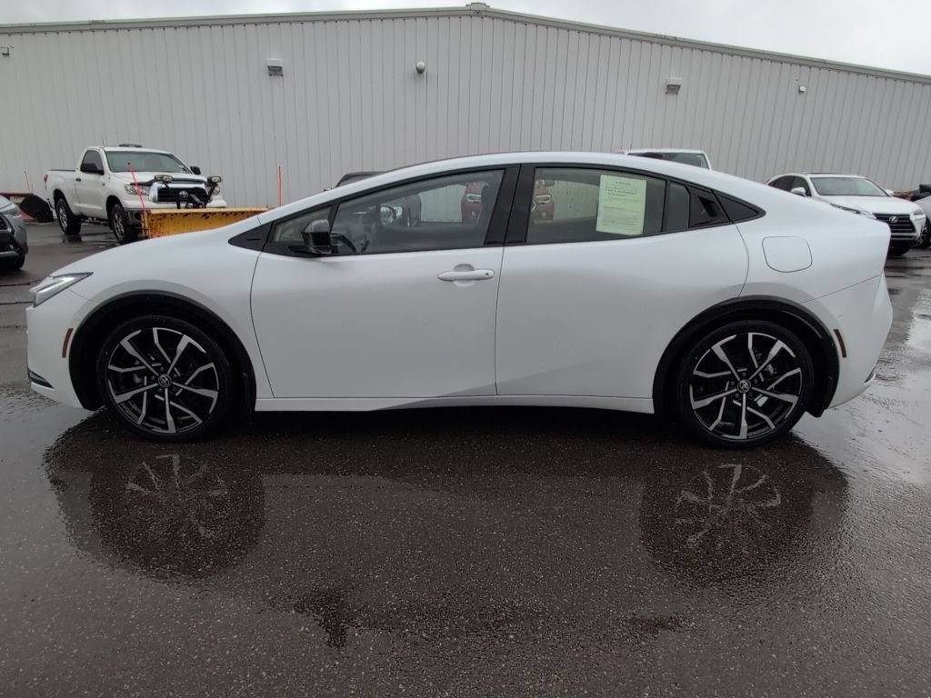 Used 2026 Toyota Prius Plug-In Hybrid w/ Limited Premium Package FWD image 3