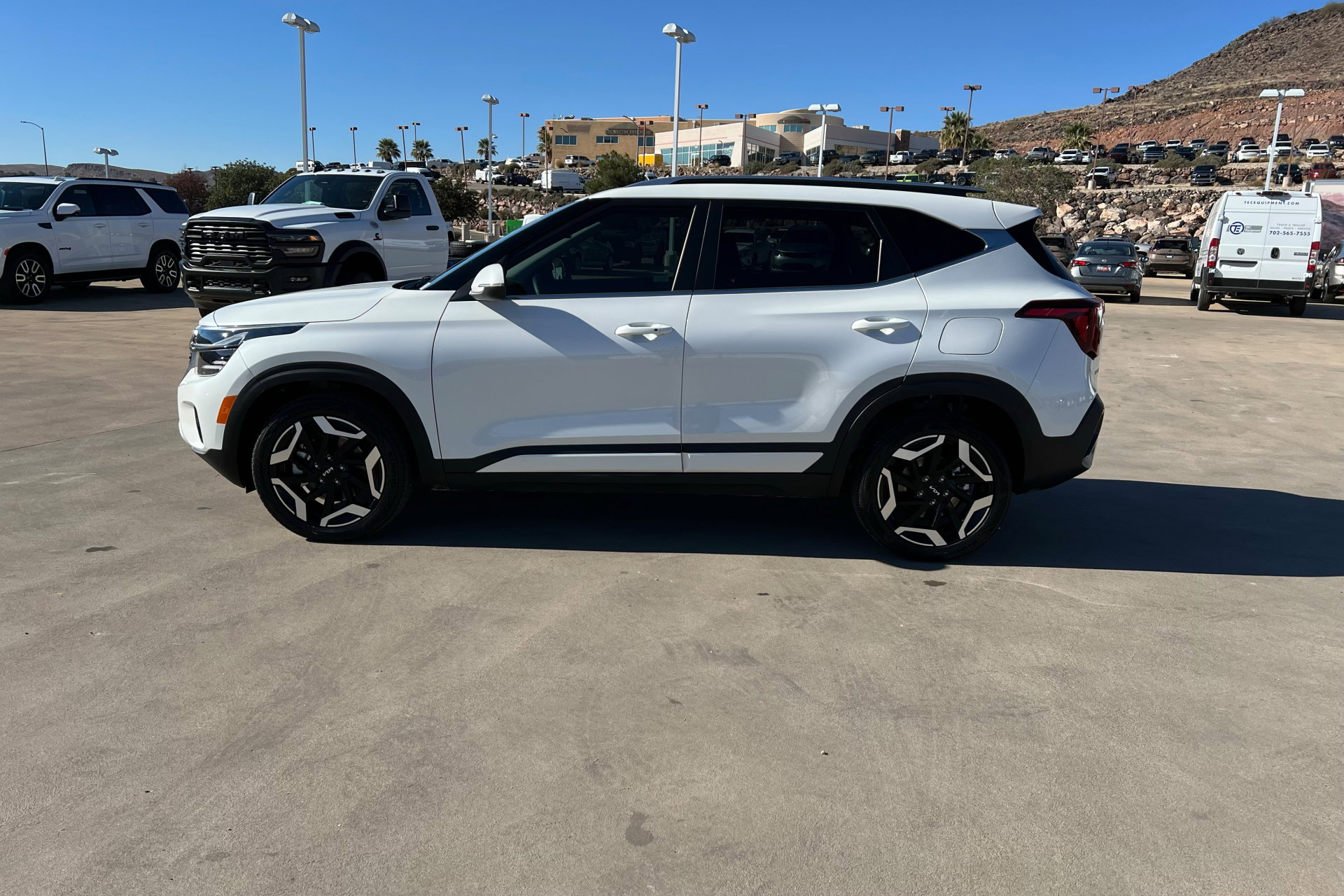 Used 2025 Kia Seltos SX image 2