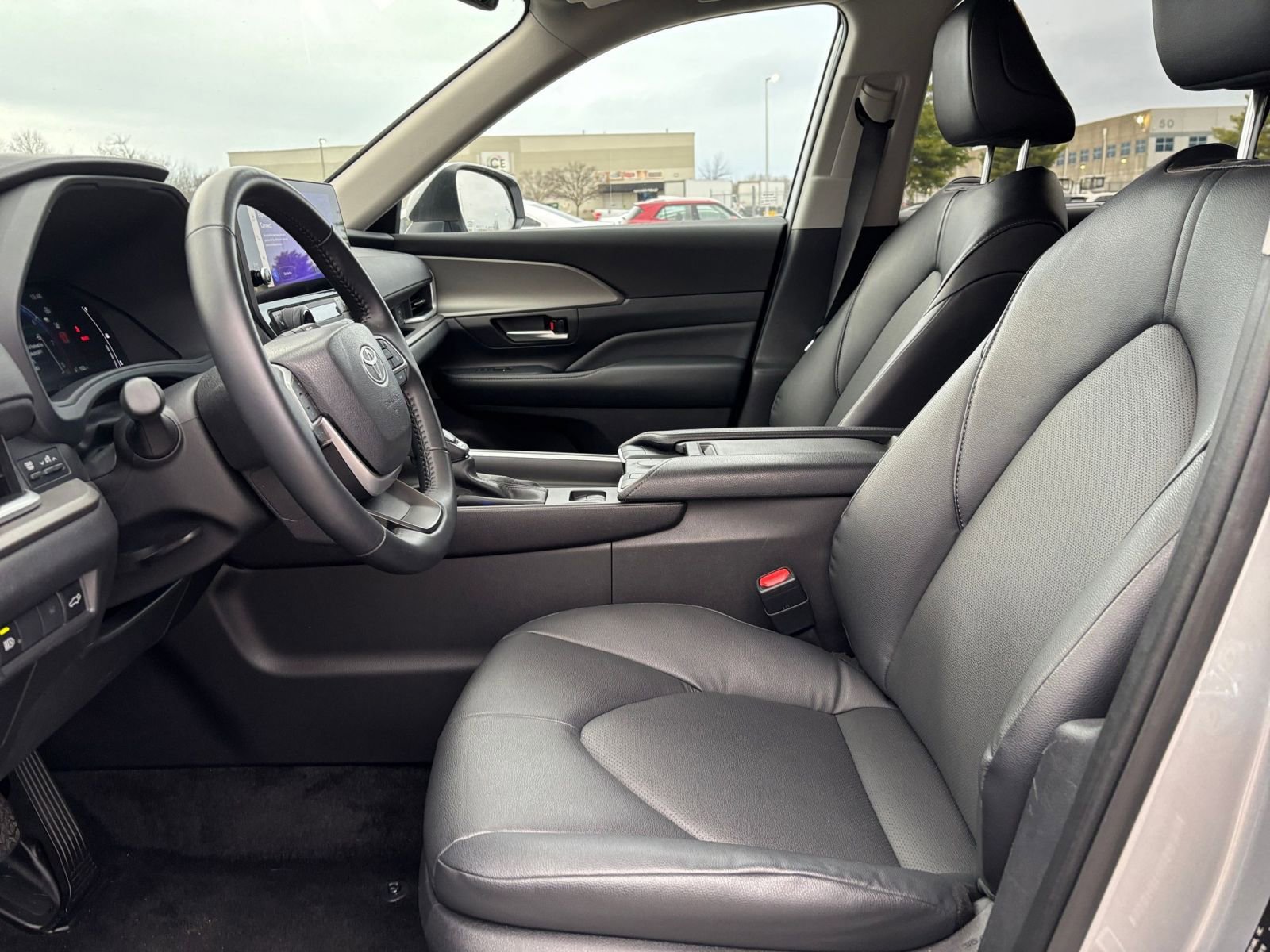 Used 2025 Toyota Grand Highlander FWD image 29