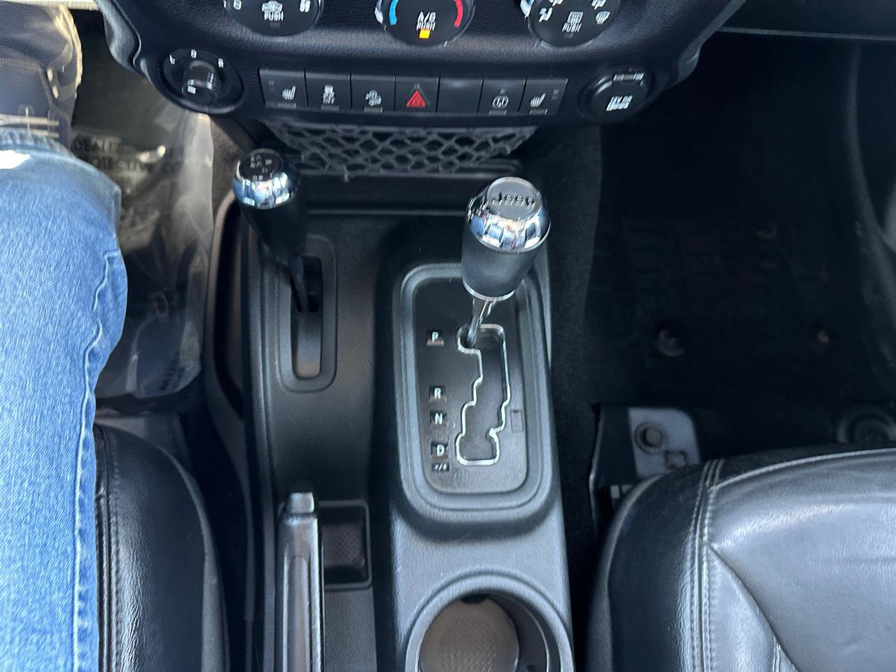 Used 2017 Jeep Wrangler Unlimited Sahara AWD/4WD image 15