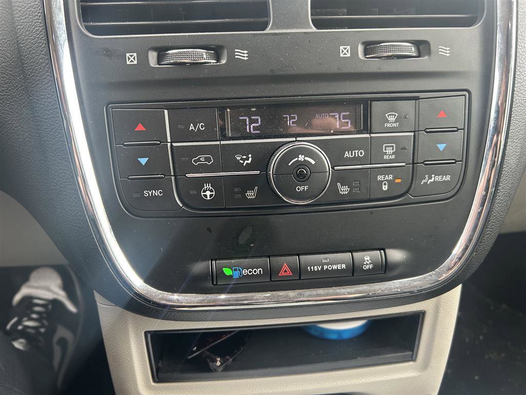 Used 2016 Chrysler Town & Country Touring-L w/ Driver Convenience Group image 9