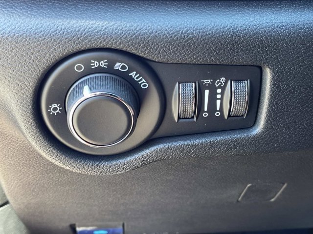 New 2027 Chrysler Pacifica Limited FWD image 30