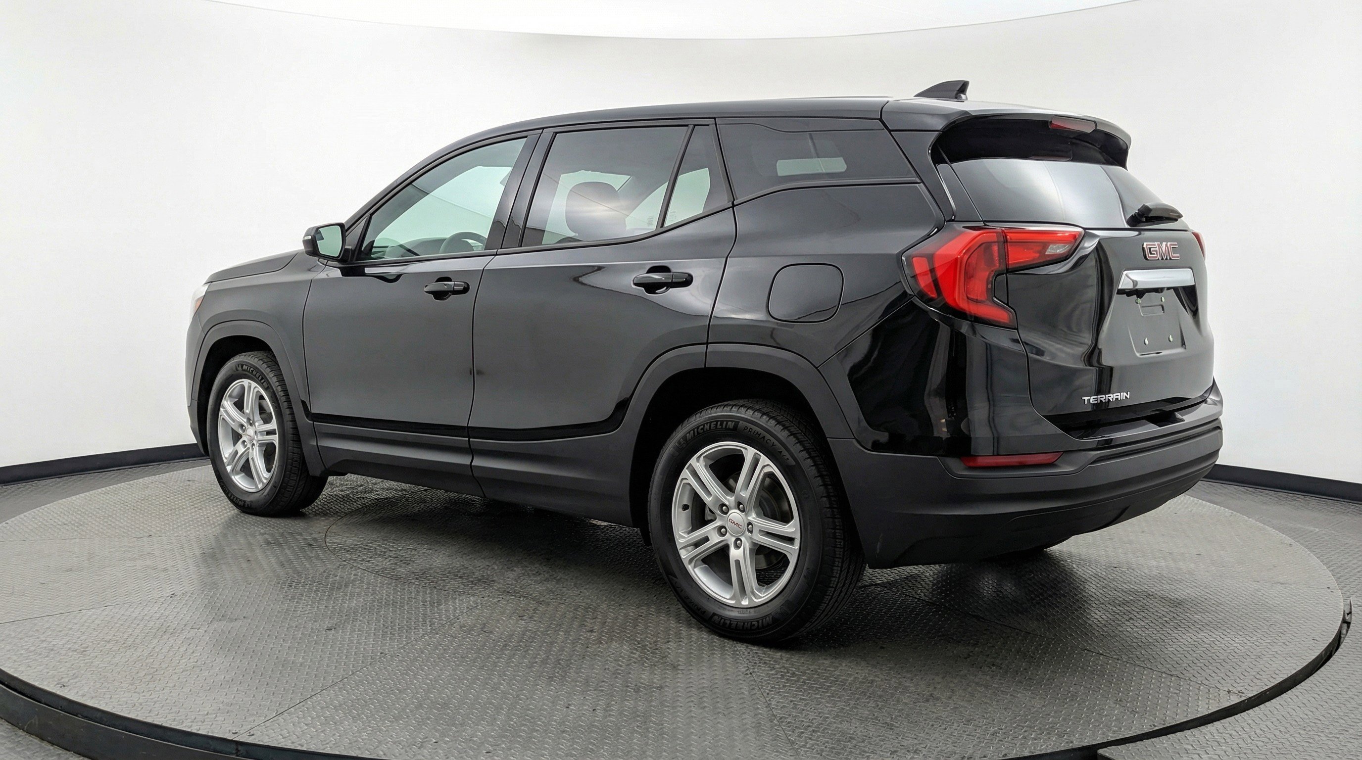 Used 2024 GMC Terrain SLE image 6
