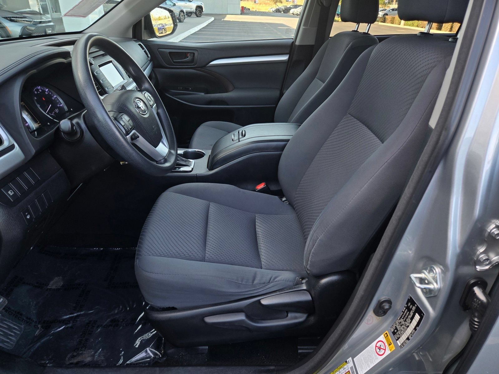 Certified 2018 Toyota Highlander LE w/ Carpet Mat Package (TMS) FWD image 17