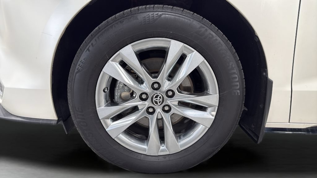 Used 2023 Toyota Sienna Limited AWD/4WD image 44