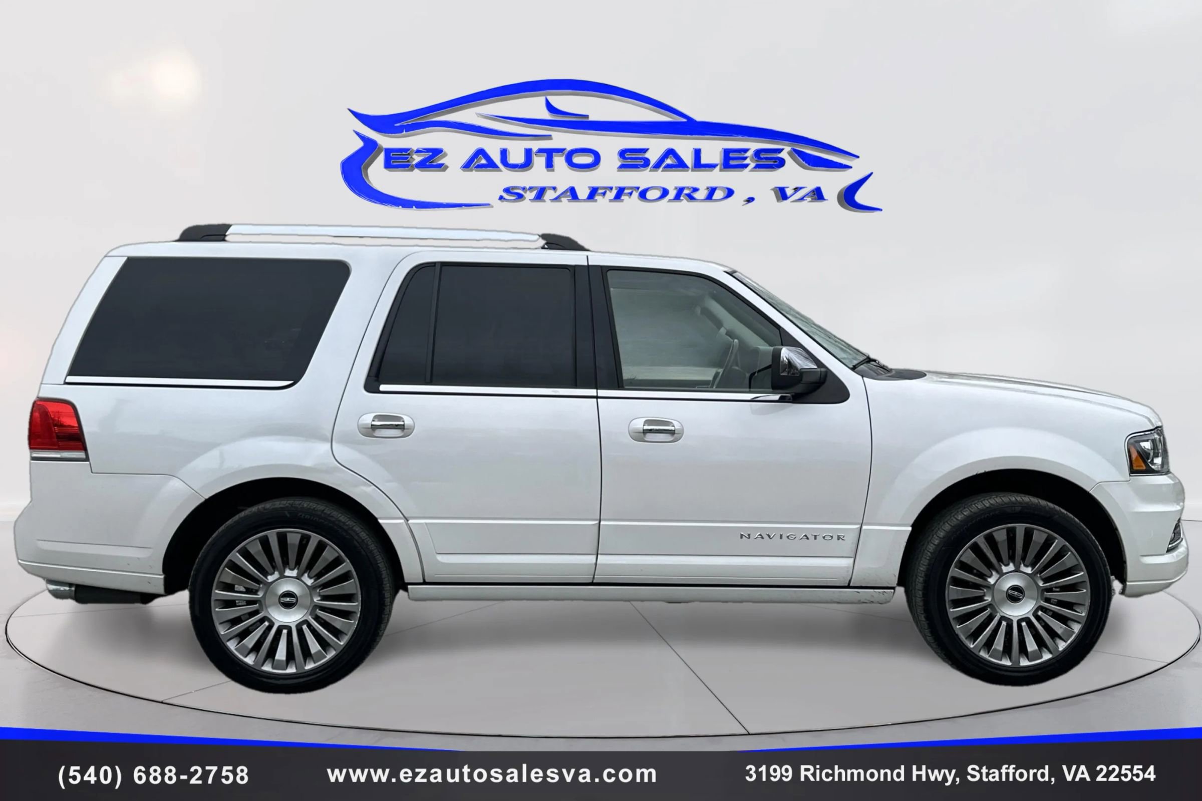 Used 2017 Lincoln Navigator Select image 4