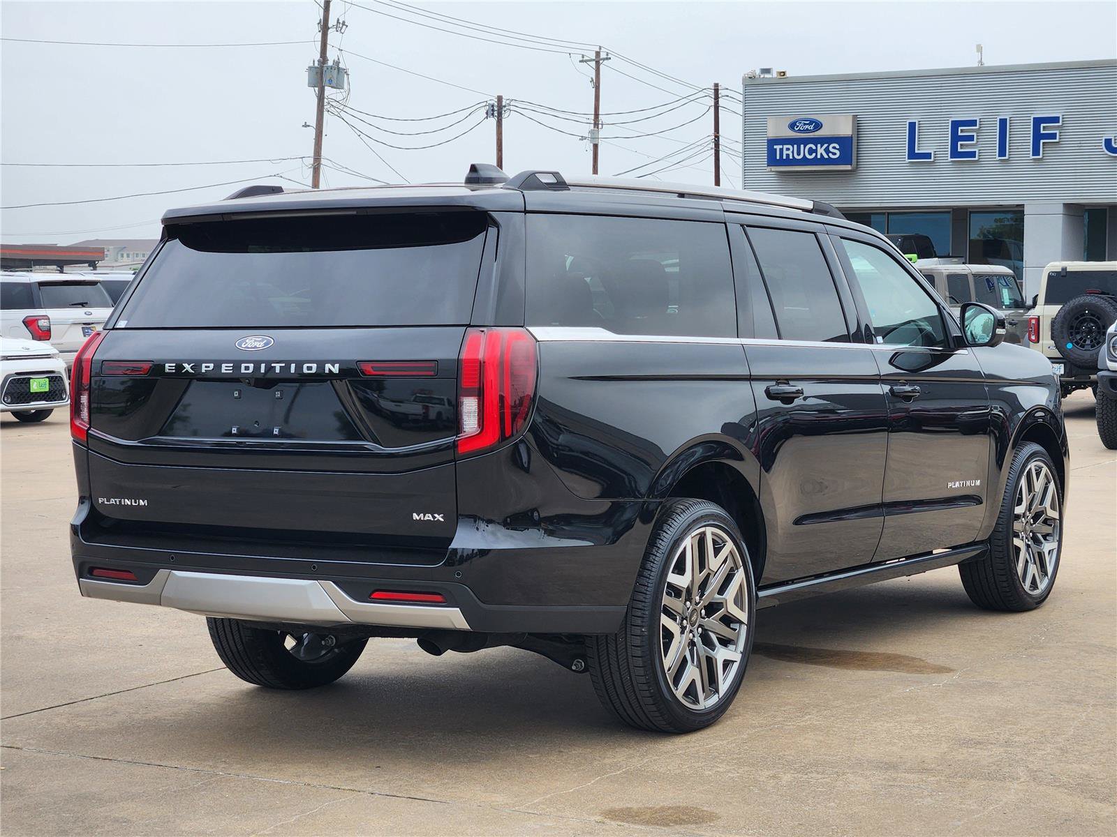 New 2025 Ford Expedition Max Platinum w/ Platinum Ultimate Package AWD/4WD image 3