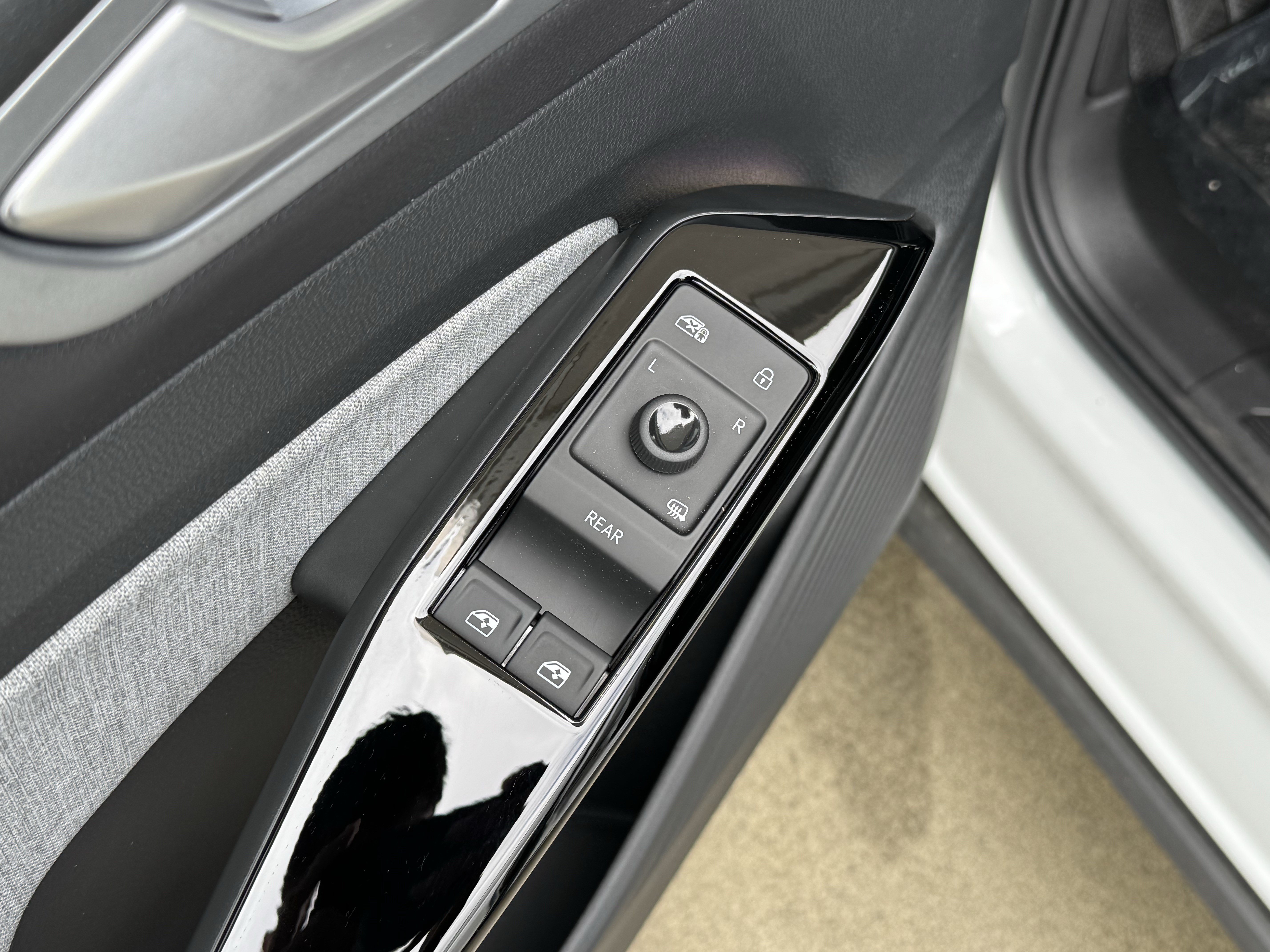 New 2026 Volkswagen ID.4 Pro RWD image 12