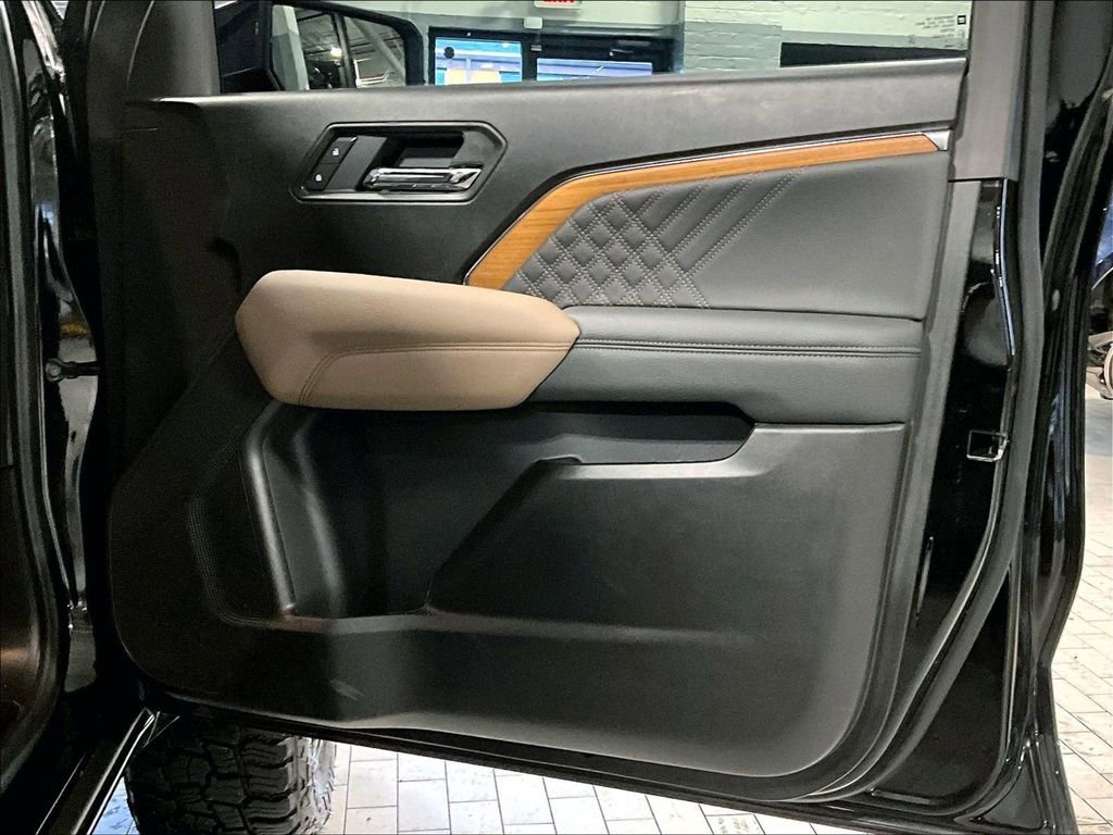 Used 2025 GMC Canyon Denali w/ LPO, Denali Black Edition image 29