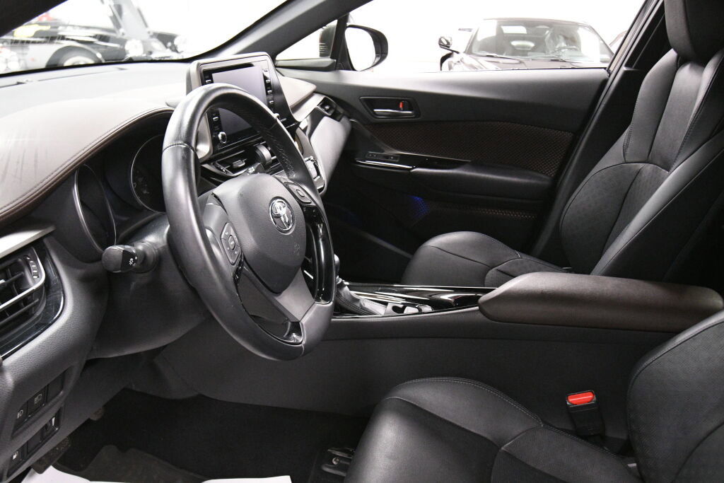 Used 2019 Toyota C-HR Limited image 19