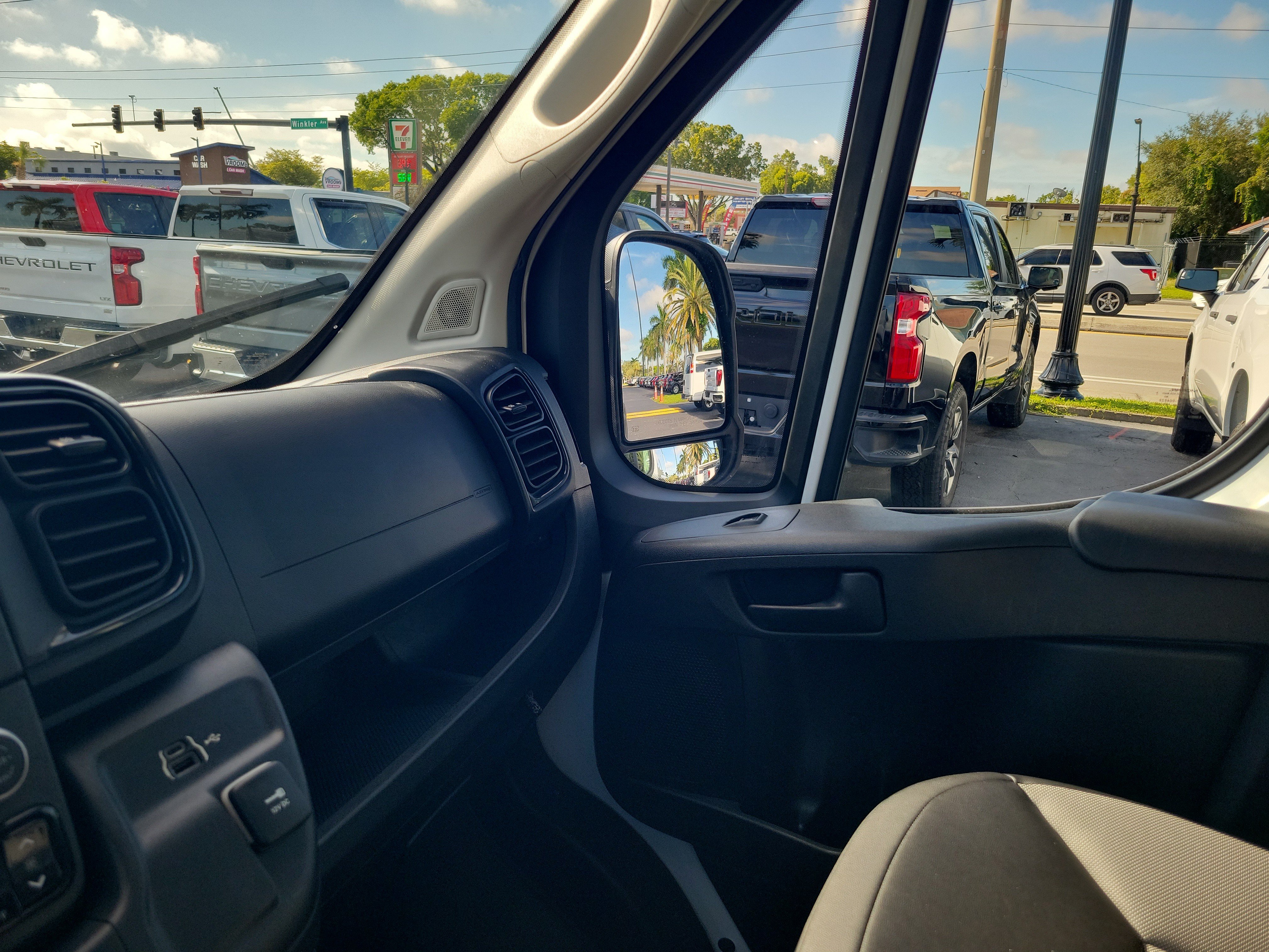 Used 2025 RAM ProMaster 2500 w/ Convenience Group FWD image 26
