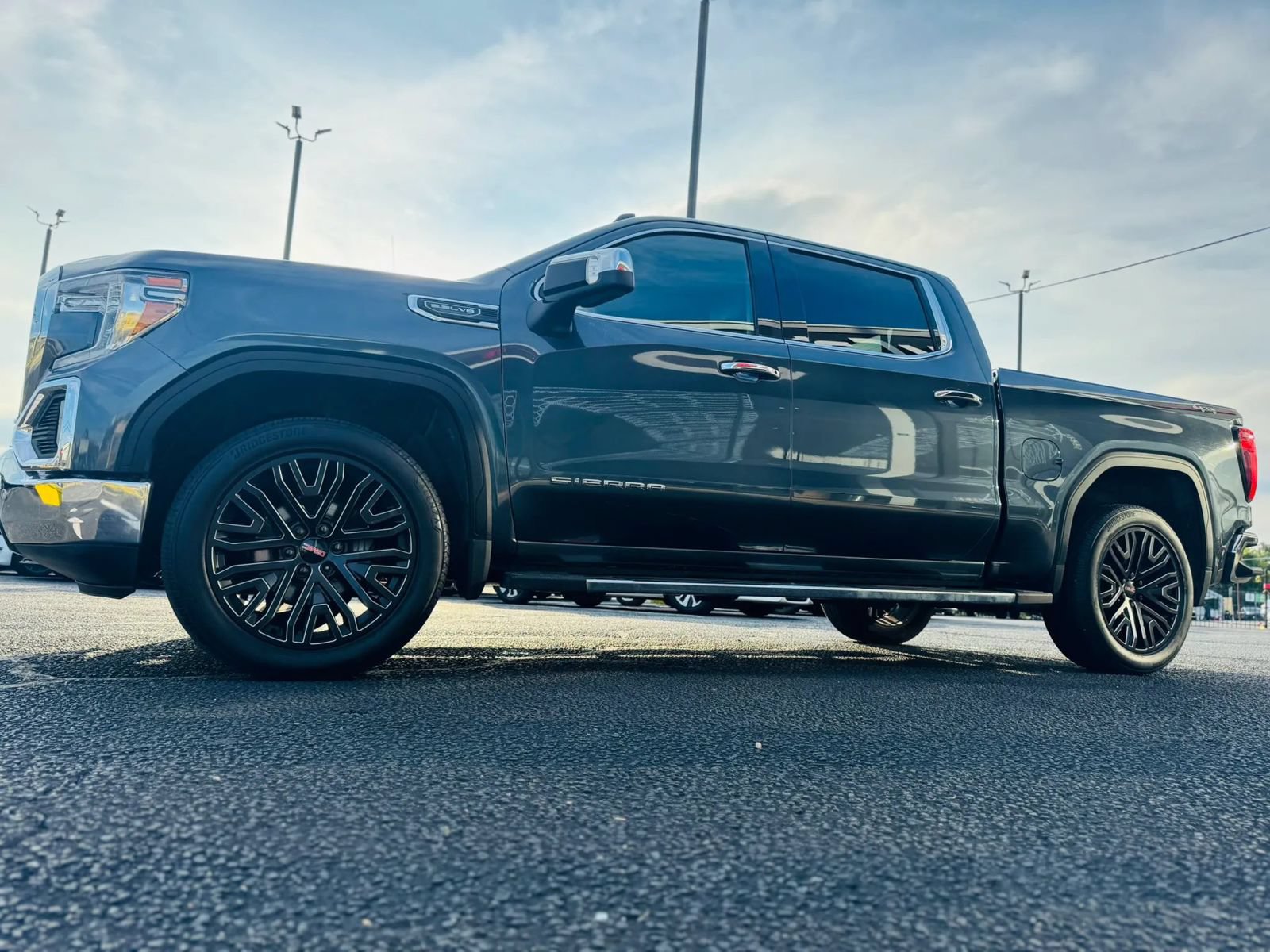 Used 2019 GMC Sierra 1500 SLT w/ SLT Premium Plus Package AWD/4WD image 3