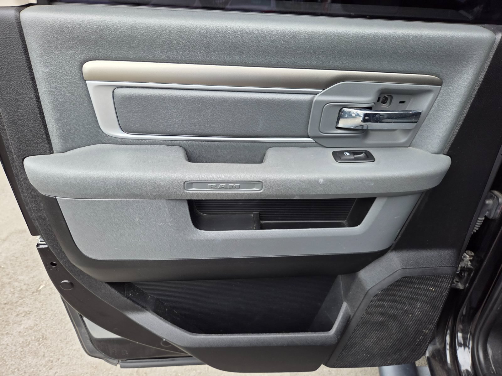 Used 2015 RAM 1500 Outdoorsman AWD/4WD image 8