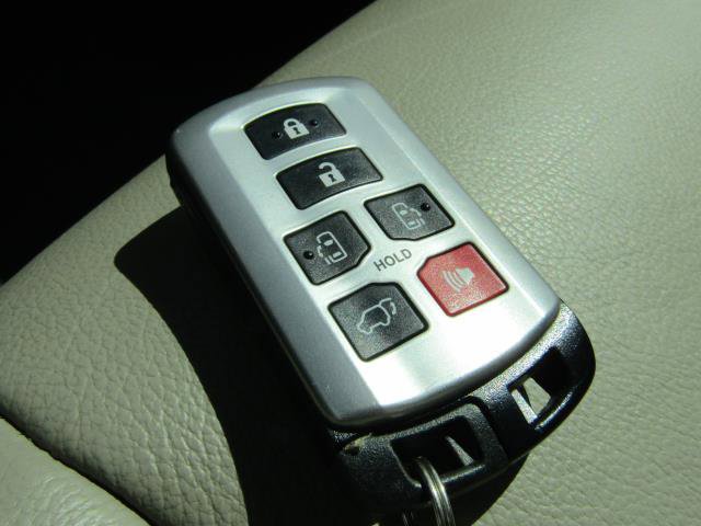 Used 2020 Toyota Sienna XLE image 29
