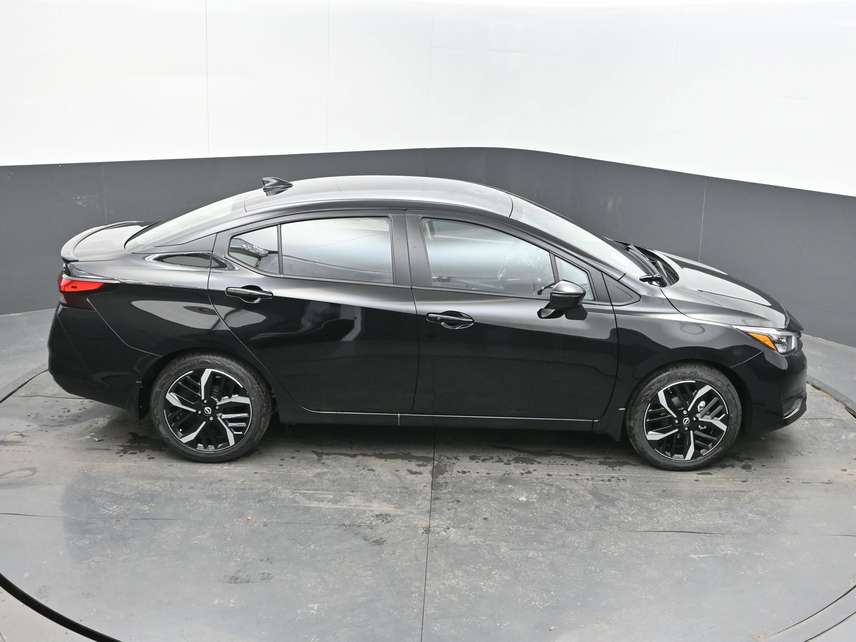New 2025 Nissan Versa SR image 37