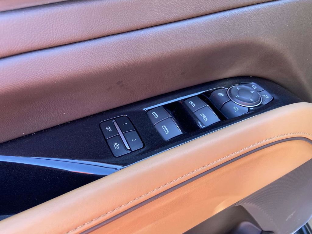 Used 2023 Cadillac Escalade Premium Luxury AWD/4WD image 23