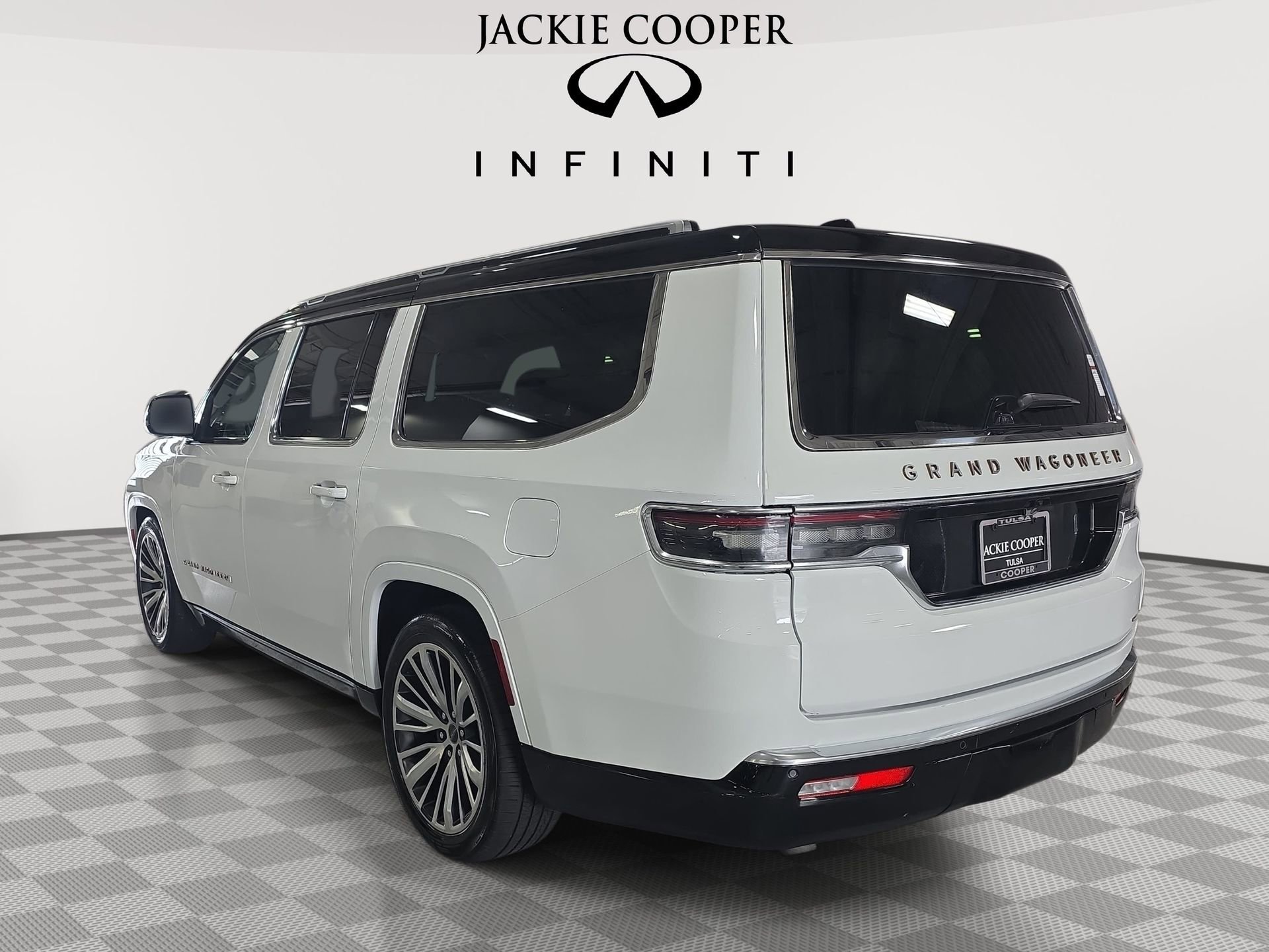 Used 2024 Jeep Grand Wagoneer L Series III image 7