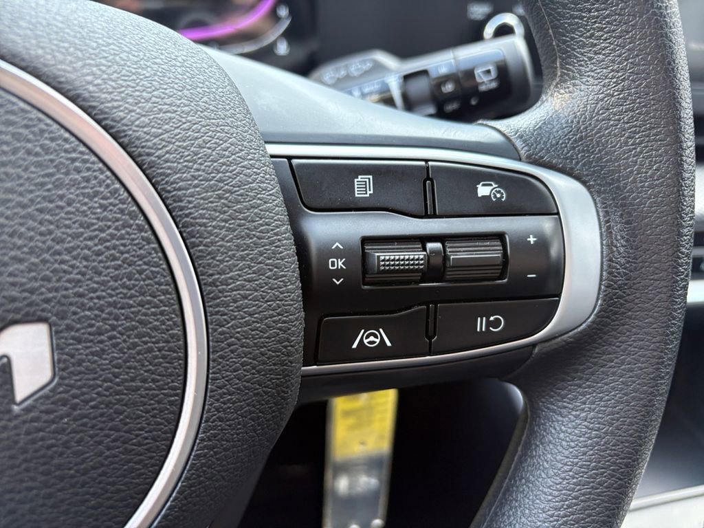 Used 2025 Kia Sportage LX image 21