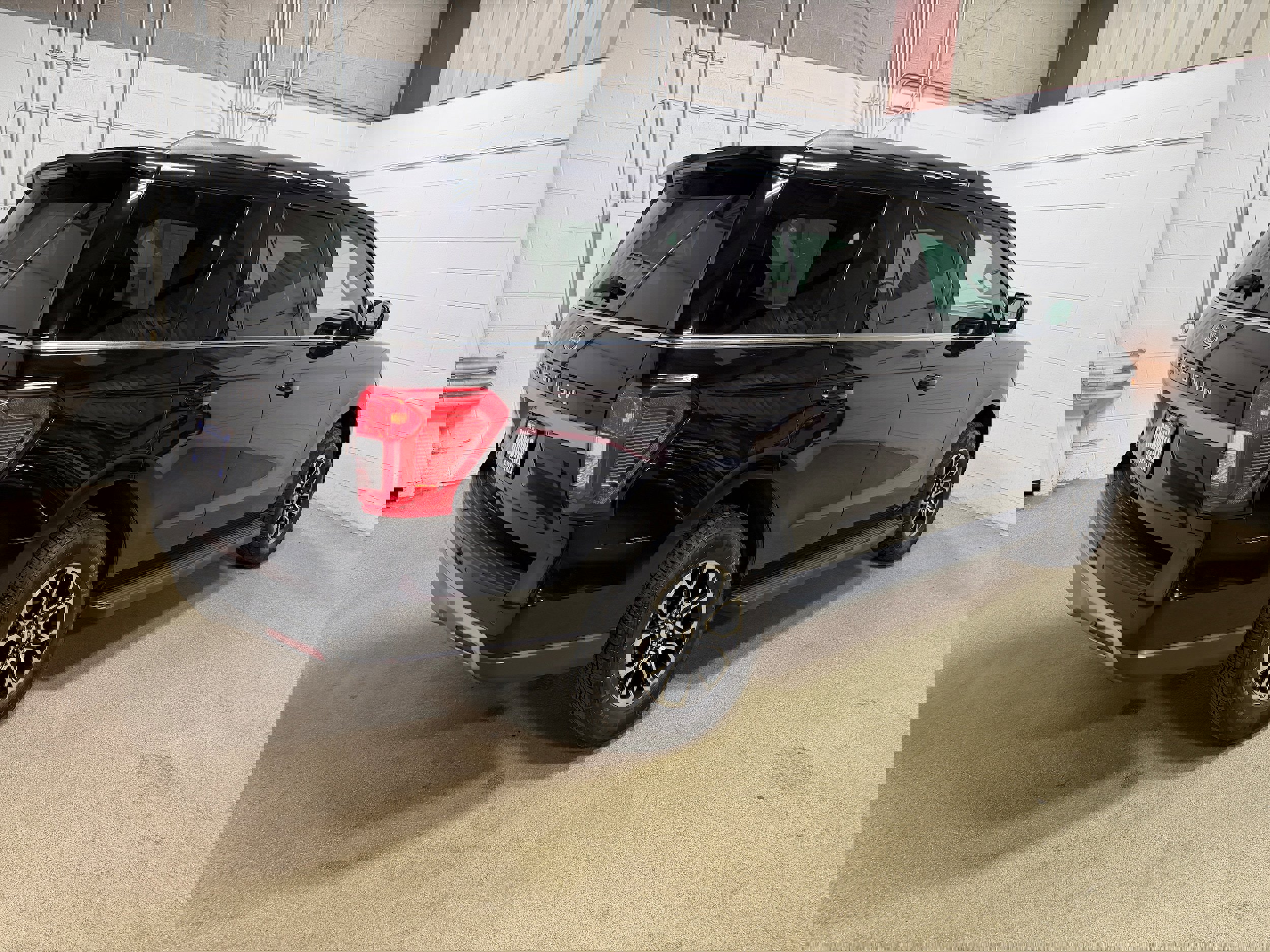 Certified 2024 Ford Expedition XLT image 8