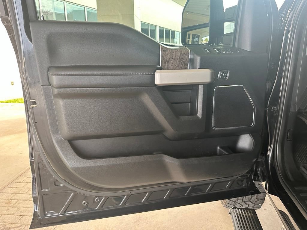 Used 2019 Ford F250 Lariat w/ Lariat Ultimate Package AWD/4WD image 12