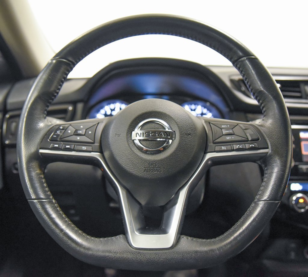 Used 2017 Nissan Rogue SV w/ Midnight Edition image 23