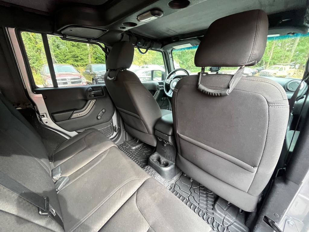 Used 2016 Jeep Wrangler Unlimited Sport w/ Connectivity Group AWD/4WD image 28