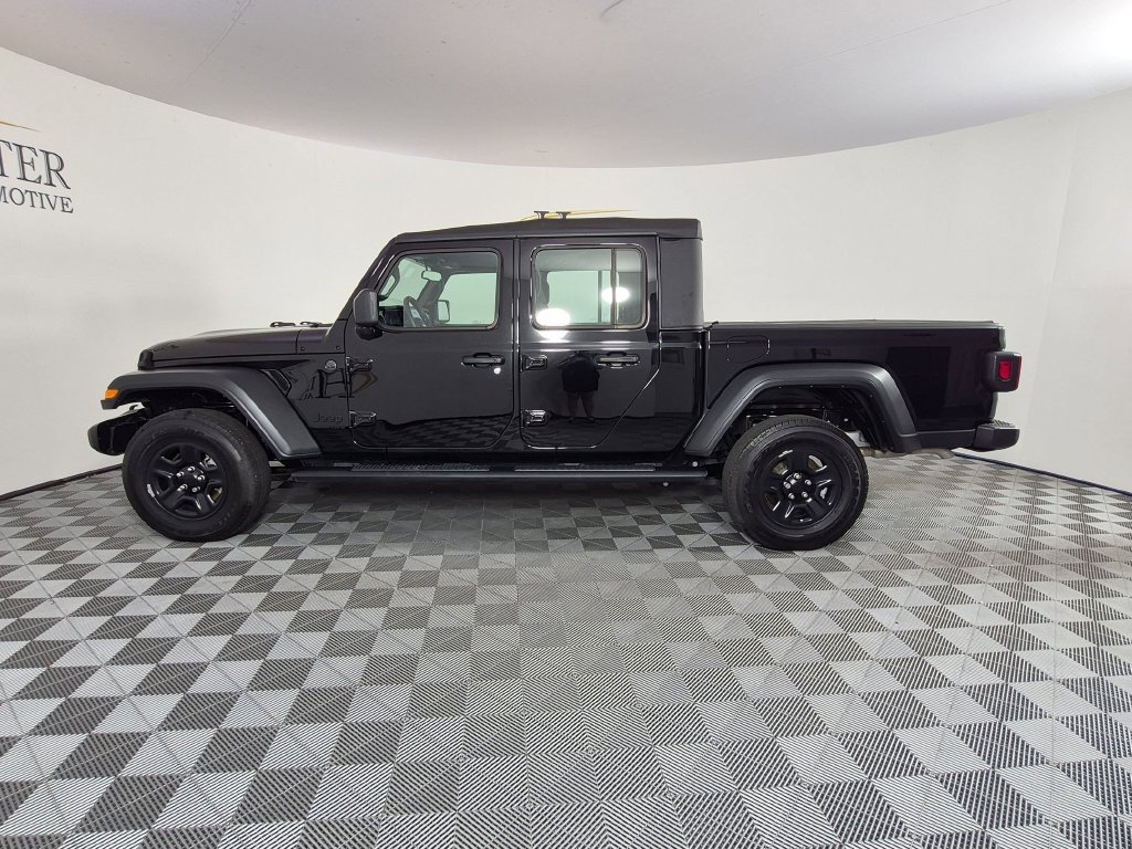 Used 2025 Jeep Gladiator Sport AWD/4WD image 8