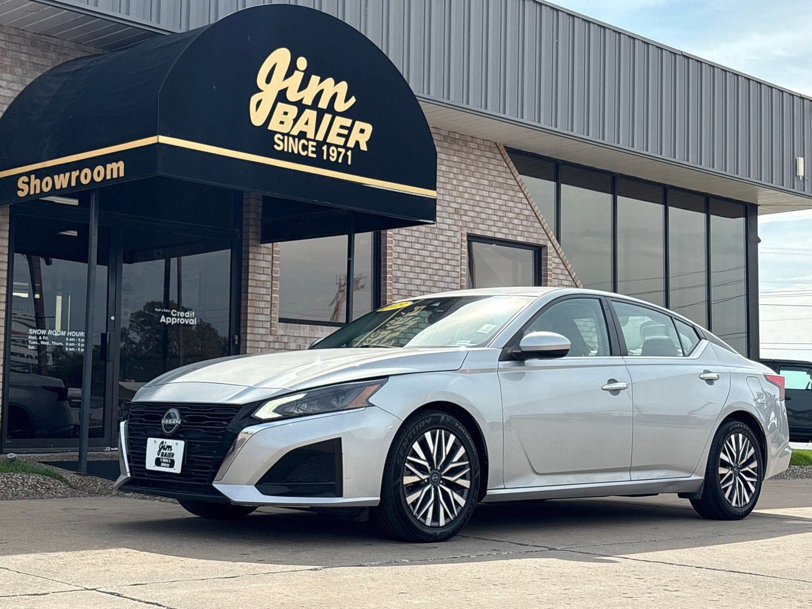 Used 2023 Nissan Altima 2.5 SV