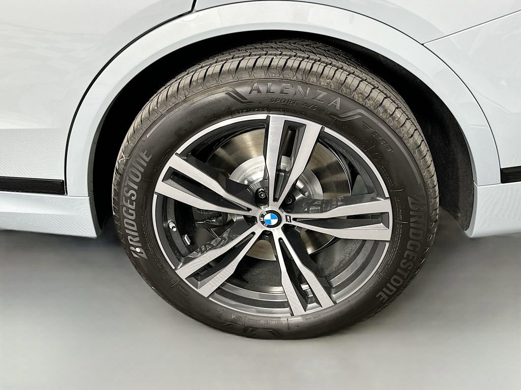 New 2026 BMW X7 M60i w/ Executive Package image 23
