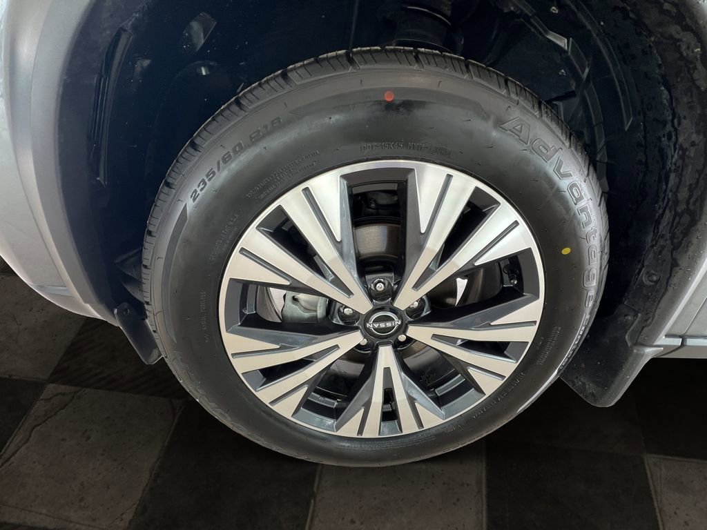 Used 2023 Nissan Rogue SV image 12