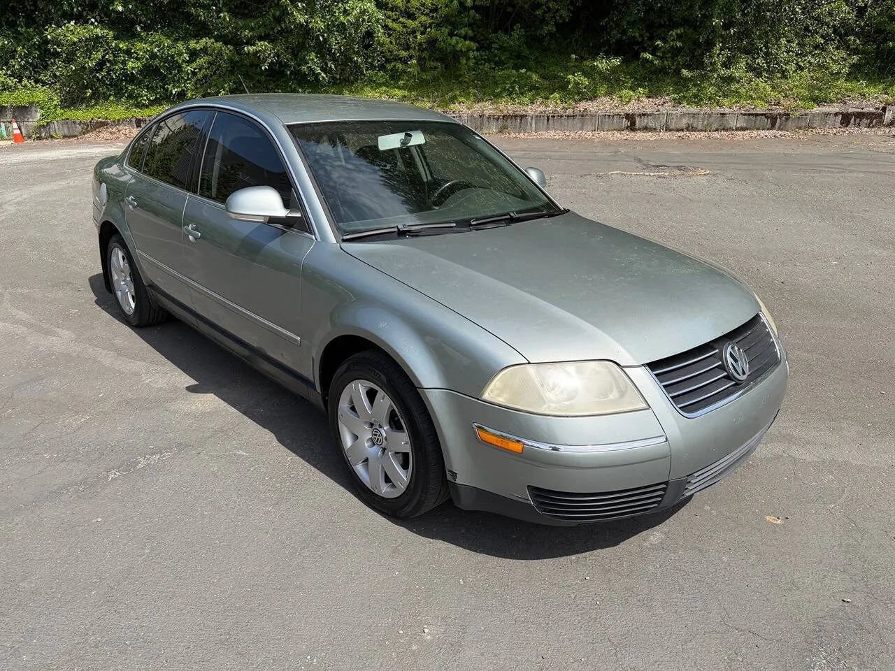 Used 2005 Volkswagen Passat GL FWD image 5