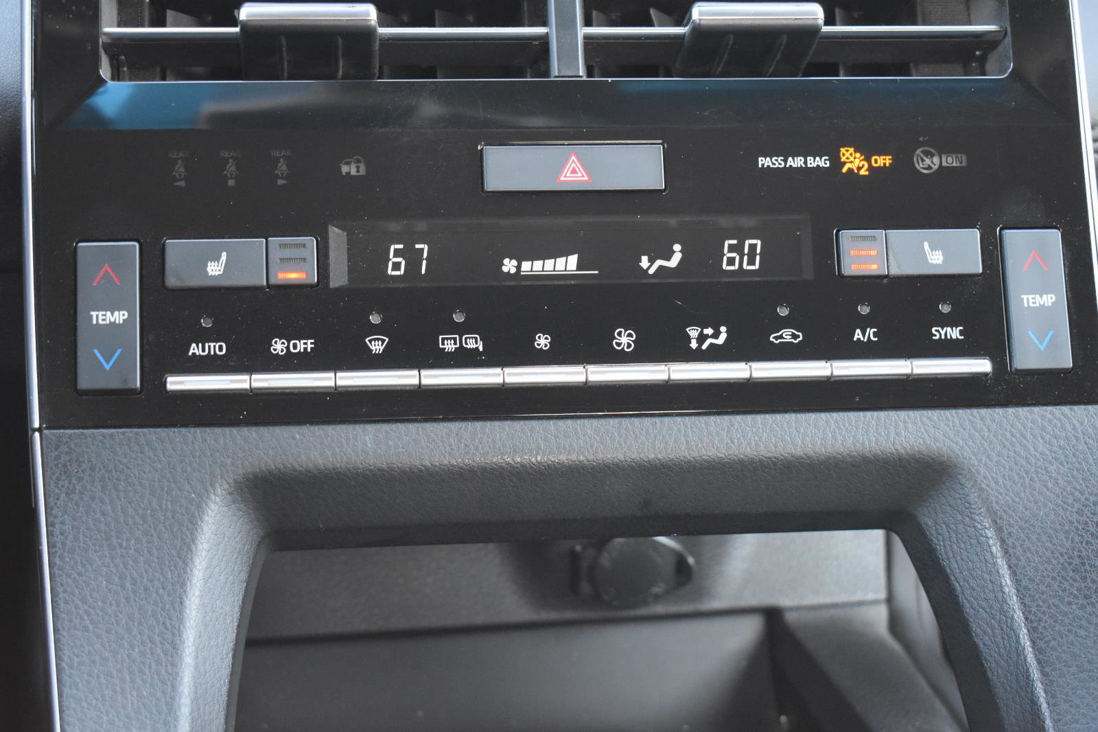 Used 2021 Toyota Avalon XLE image 9