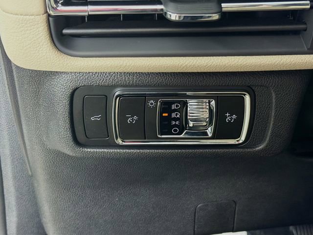 New 2026 Lincoln Corsair Premiere image 10