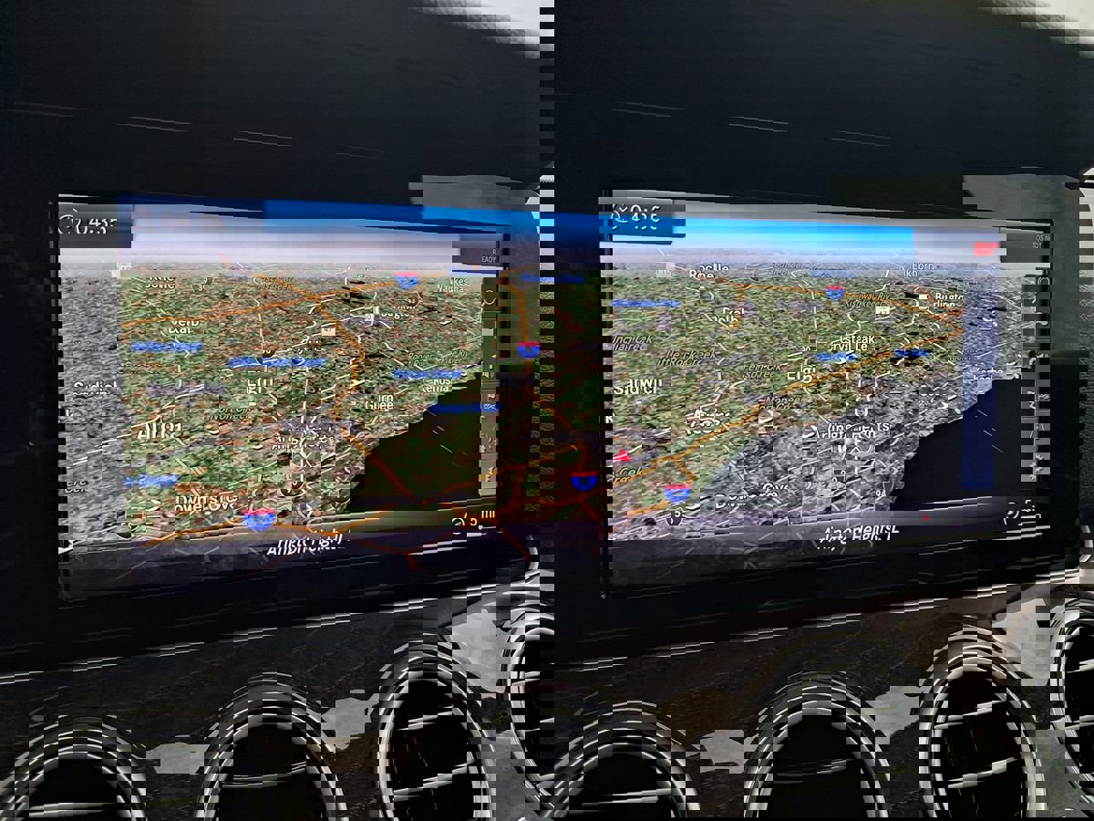 Used 2018 Mercedes-Benz E 400 4MATIC Sedan image 24